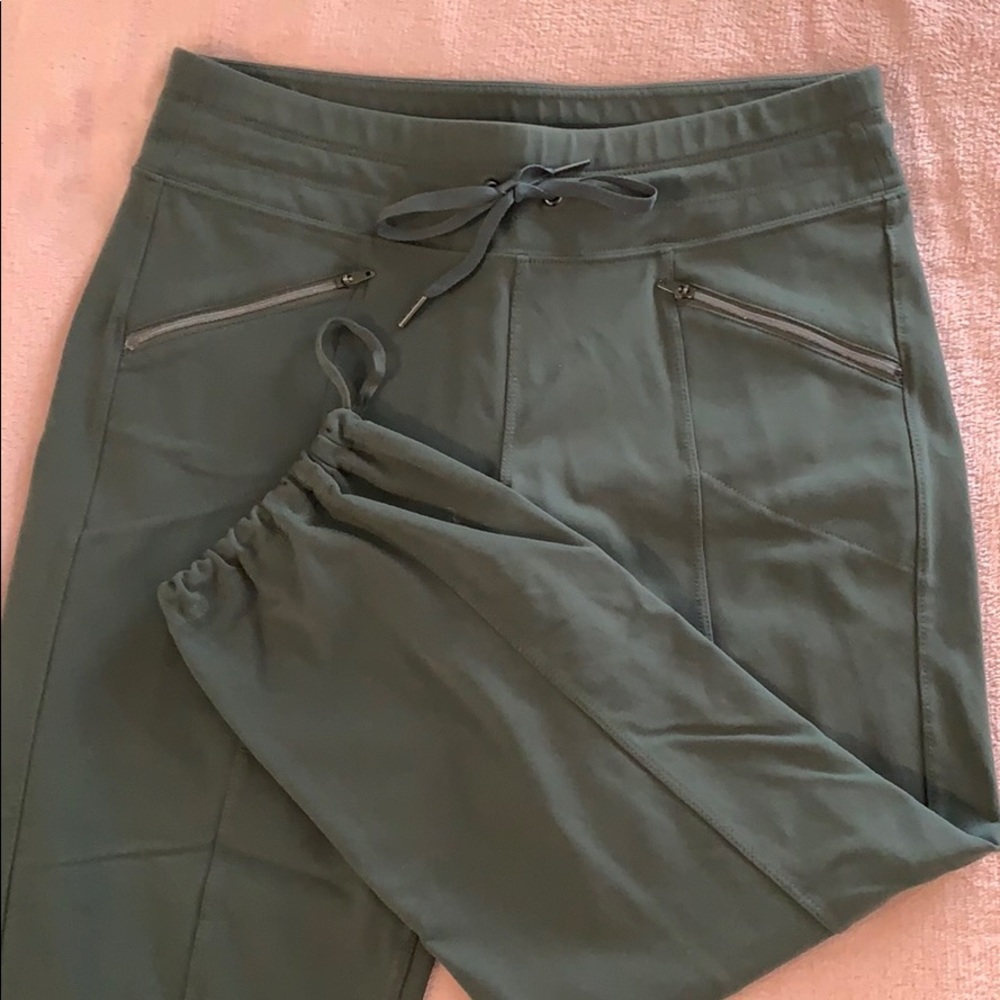 Athleta Capri Joggers